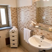 Quadruple room bath