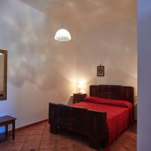Comfort room, history, quietly woven into your stay Classic architectural details in a Comfort room in Salento