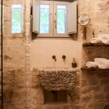 Charme Retreat Martina Franca, bathroom of the queen room