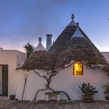 Charme Retreat Martina Franca, trulli by night