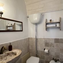 A rural bathroom in a lamia Cisternino Trulli-a bathroom in a lamia