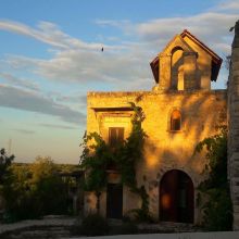 Country coach house Ruvo-view at sunset