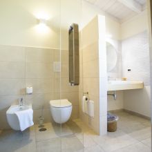 A deluxe room bathroom Salento wine estate - deluxe room bathroom