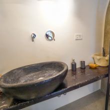 Double room with patio, th charme of Apulian details B&B Valle dei Trulli, double room with patio, bathroom
