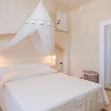 Bright bedroom in a self-catering apartment in the Salento countryside