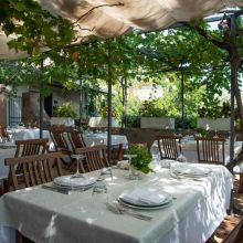 Wine country stay Etna_restaurant