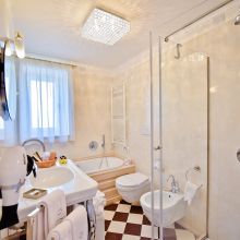 Locorotondo luxury Trulli resort_superior room in historical villa_bath