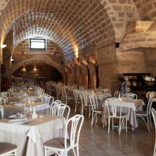 At the table, where the flavours of Puglia tell their own story Traditional restaurant in an Apulian masseria with rustic interiors and local character