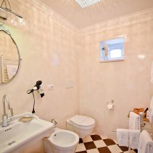 Locorotondo luxury Trulli resort_classic room in historical villa_bath