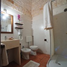 Country stay Ostuni_standard room bath