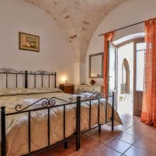 Standard room, simple comfort in the Apulian countryside Standard double room at Country Stay Ostuni with traditional furnishings