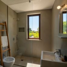 The bathroom of the 60 m2 2 bedroom apartment, designed with simplicity and timeless style Otranto Alimini the bathroom of the 2 bedroom apartment 80m2