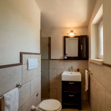 The bathroom of the 80 m2 2 bedroom apartment, designed with simplicity and timeless style Otranto Alimini the bathroom of the 2 bedroom apartment 80m2