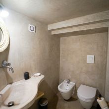 Superior family room, an Apulian bathroom B&B Valle dei Trulli, superior family room, bathroom