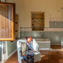 The bathroom of the Suite, pure elegance