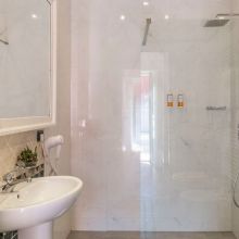 The bathroom of a superior room