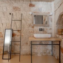 Trulli Suites Polignano, Suite la Nicchia bathroom