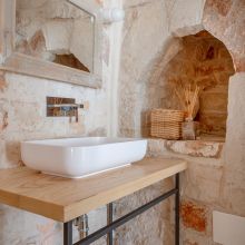 Trulli Suites Polignano, Suite la Nicchia bathroom