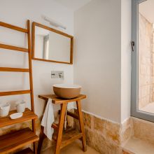Trulli Suites Polignano, Suite il Fienile bathroom