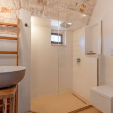 Trulli Suites Polignano, Suite la Torre bathroom