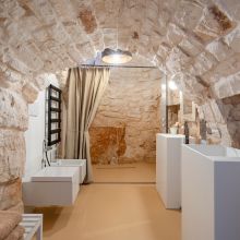 Trulli Suites Polignano, Suite lo Iazzo bathroom
