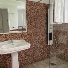 The suite Carrubi, the bathroom Salento wine estate - suite carrubi - bathroom