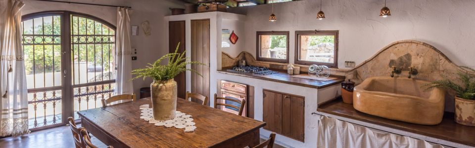 Rustic living room with traditional details in a self-catering holiday apartment in Salento, Puglia