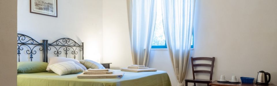 1 bedroom apartment, your own little corner of Puglia Holiday apartment with double bedroom and living area in an Apulian country house