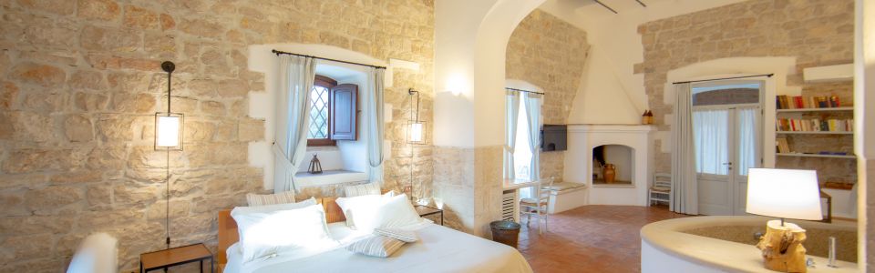 Suite Masseria, elegant suite with traditional stone details