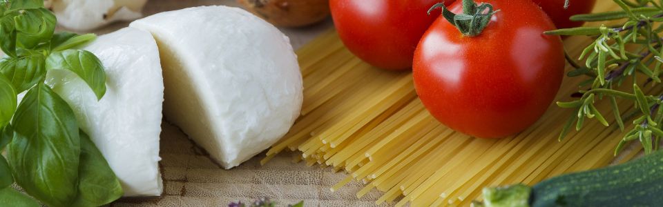 Mozzarella e pomodoro_Eno-gastronomia Puglia_Food and wine Apulia_Essen und Weine Apulien