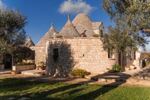 Real Puglian Trulli Masseria Cisternino in Valle d'Itria